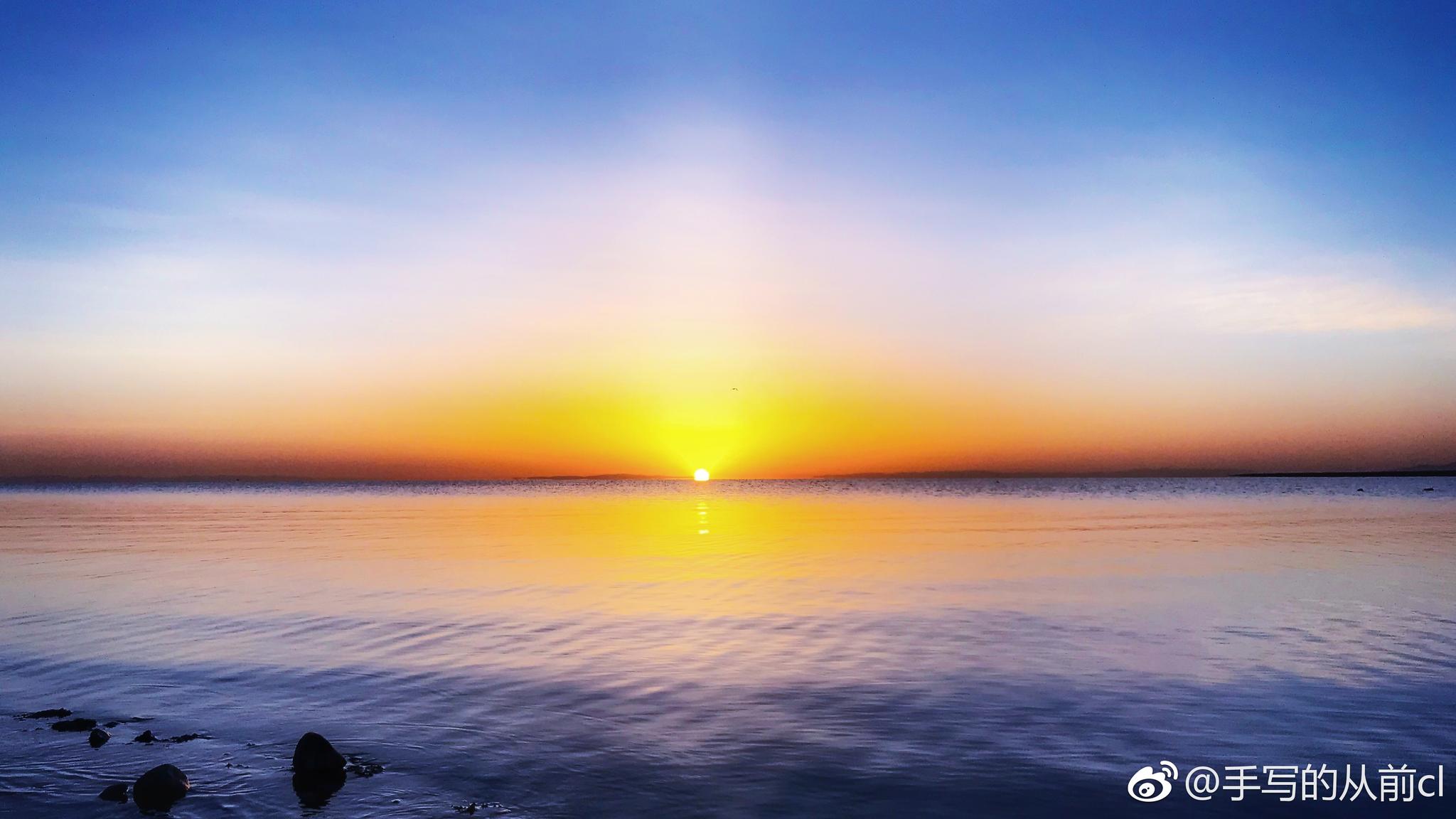 喜欢清晨青海湖畔的日出,向往候鸟翱翔天空的自由.