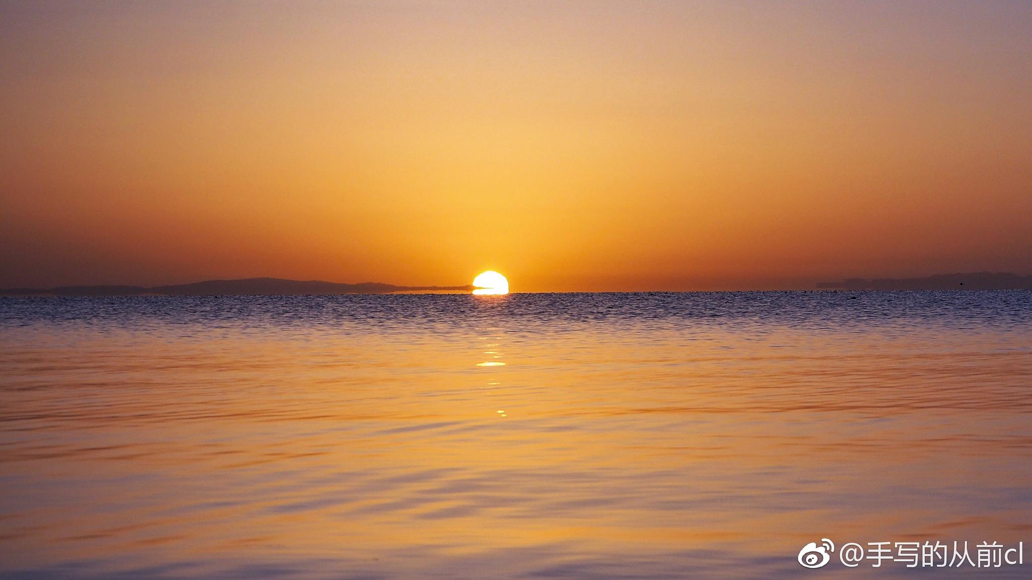 喜欢清晨青海湖畔的日出,向往候鸟翱翔天空的自由.