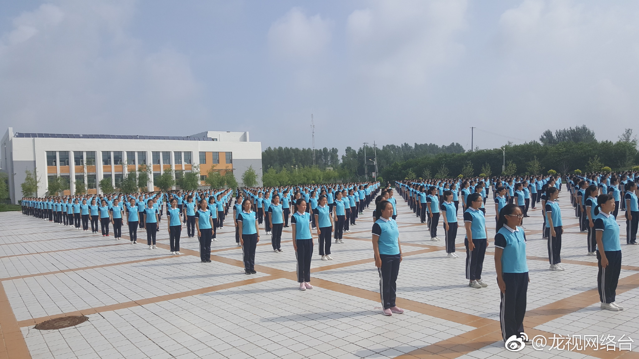 哈师大青冈实验中学是青冈县与哈尔滨师范大学战略合作,共同组建的普