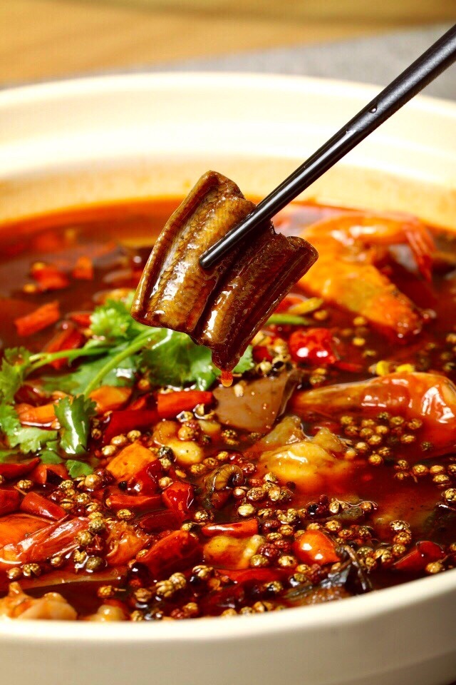 招牌菜半价开业15天跻身川菜榜前三美味到把酸菜鱼汤底喝光