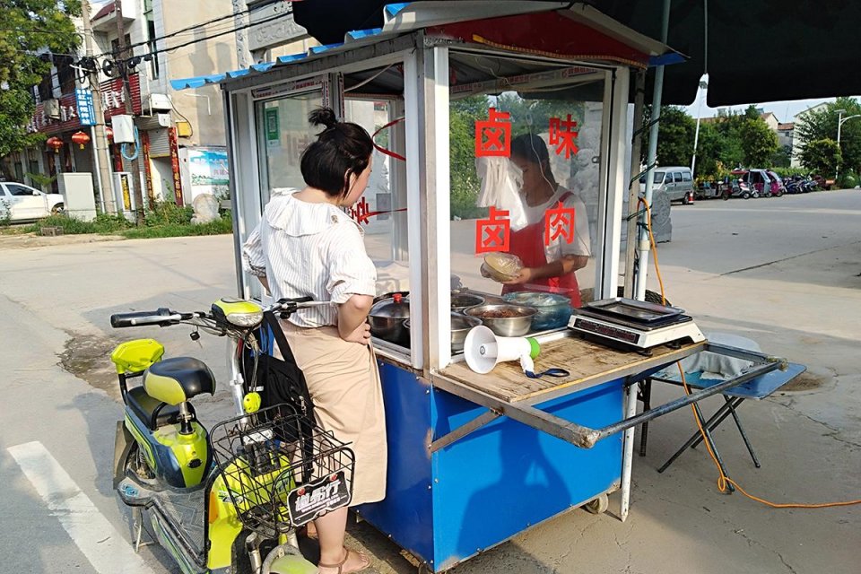 吴大叔的焖鱼在当地非常出名,提起吴氏焖鱼儿大伙都赞不绝口,都知道