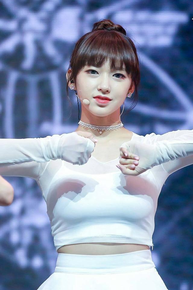 图二性感紧身裙妩媚迷人,这样的"奶潇"你喜欢吗?