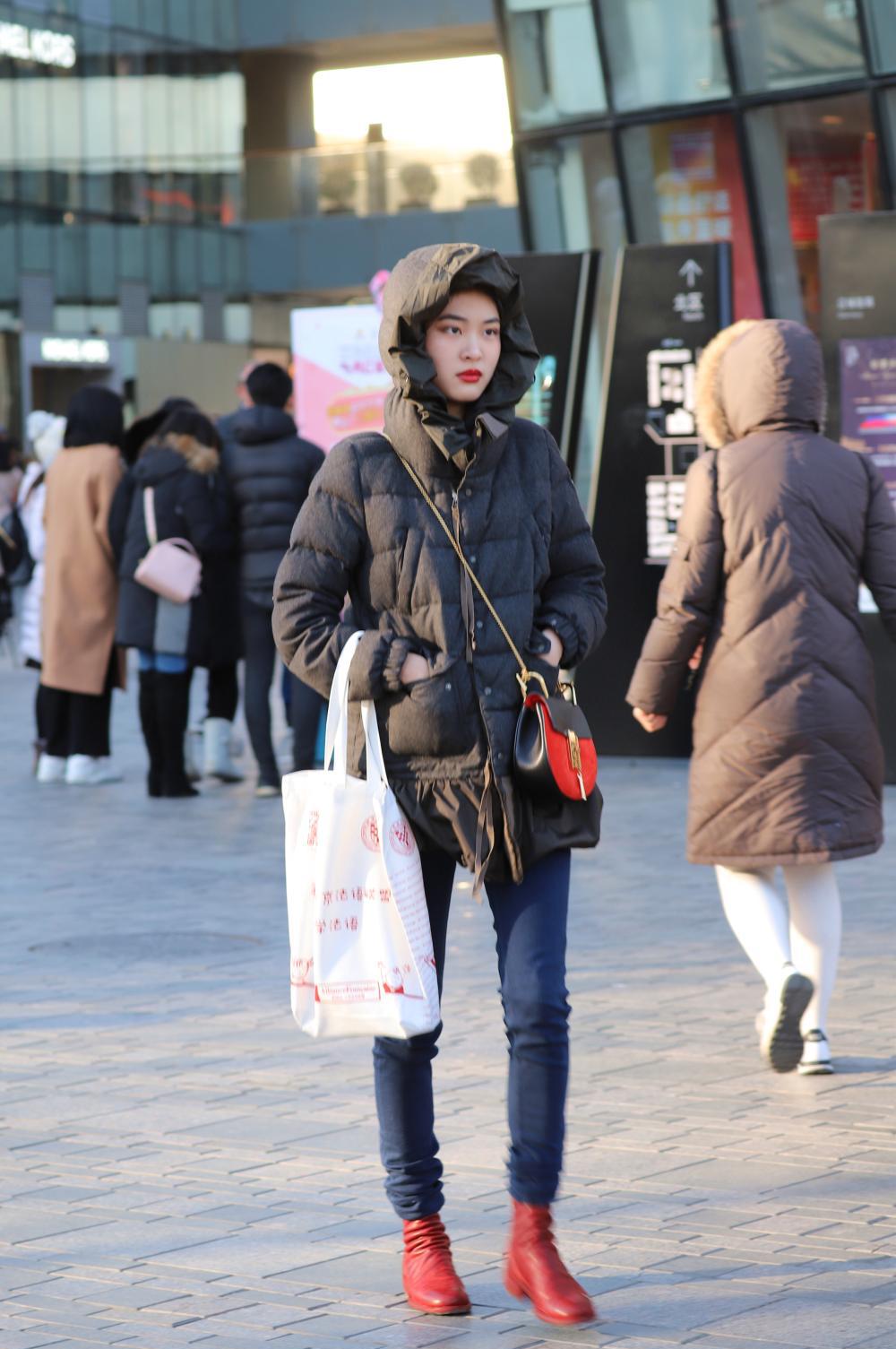 街拍: 号称"时尚之都"和"街拍圣地"的三里屯最新冬拍