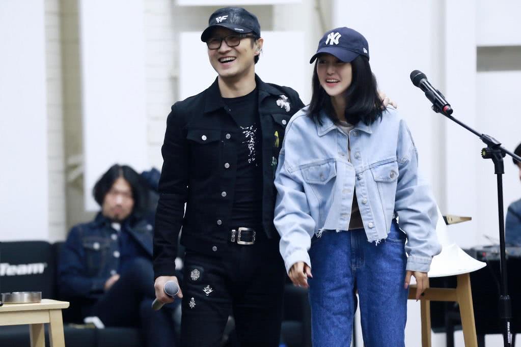 《歌手》官宣谭维维帮唱汪峰 音乐轰炸机double强势来袭