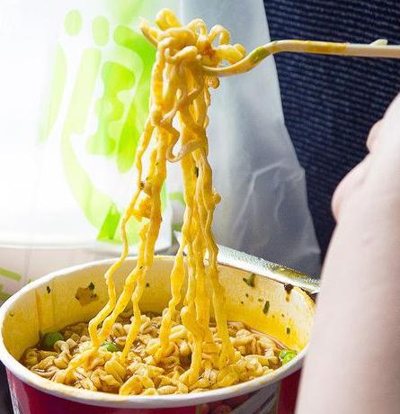 方便面用开水煮还是开水冲呢吃了这么多年才知道差别这么大