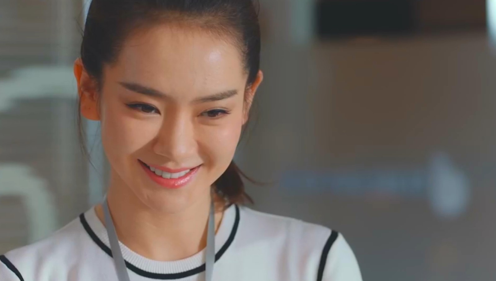 北京女子图鉴中戚薇北漂心路历程不甘当蚁族戏精博上位