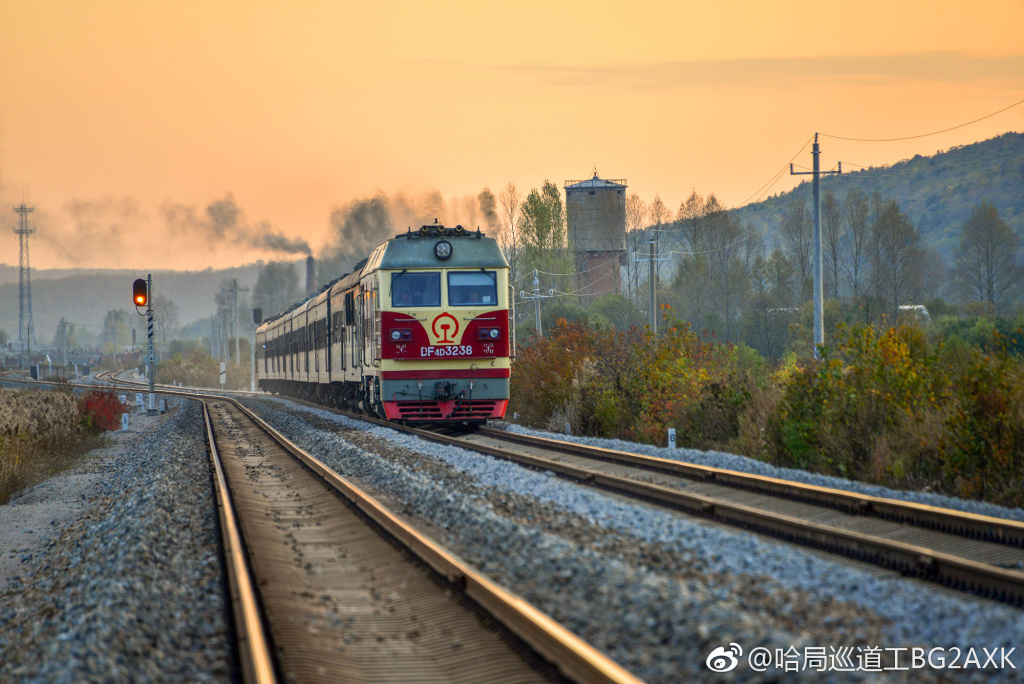 1 晚点45分钟的k7086次南岔发车