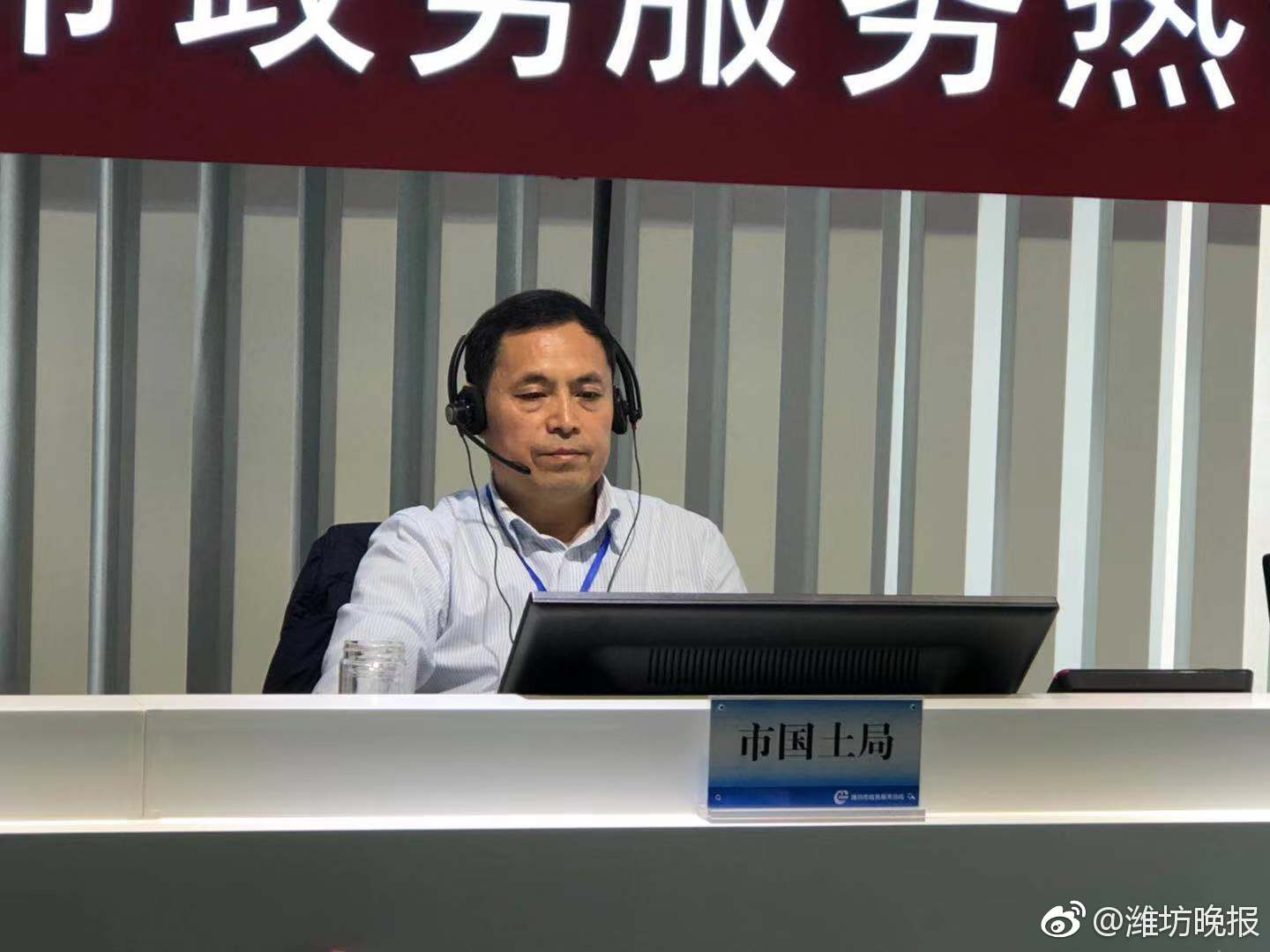 月1日上午,高新区党工委委员,管委会副主任王教法和市国土局党委委员