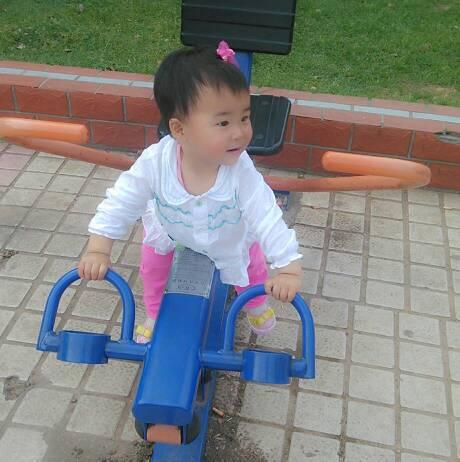 宝妈图省事4岁宝宝一年四季穿开裆裤没想到意外发生了