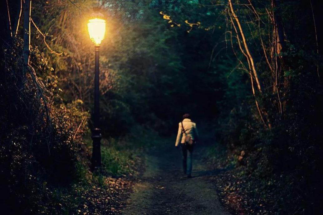 心理测试:你最害怕走哪条夜路,测你的自我防范意识有多强