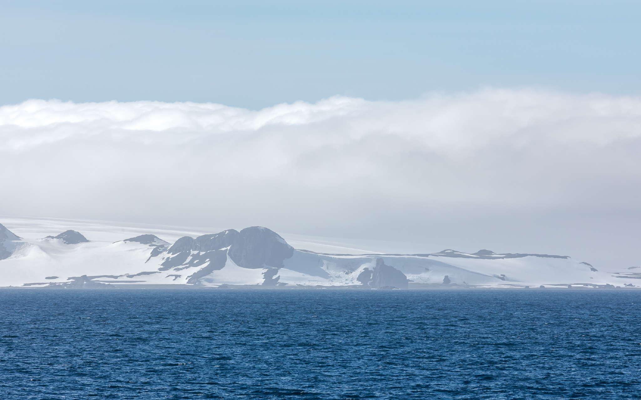 去南极旅游什么时候最好(请推荐去南极旅游的最佳时间并说明原因)