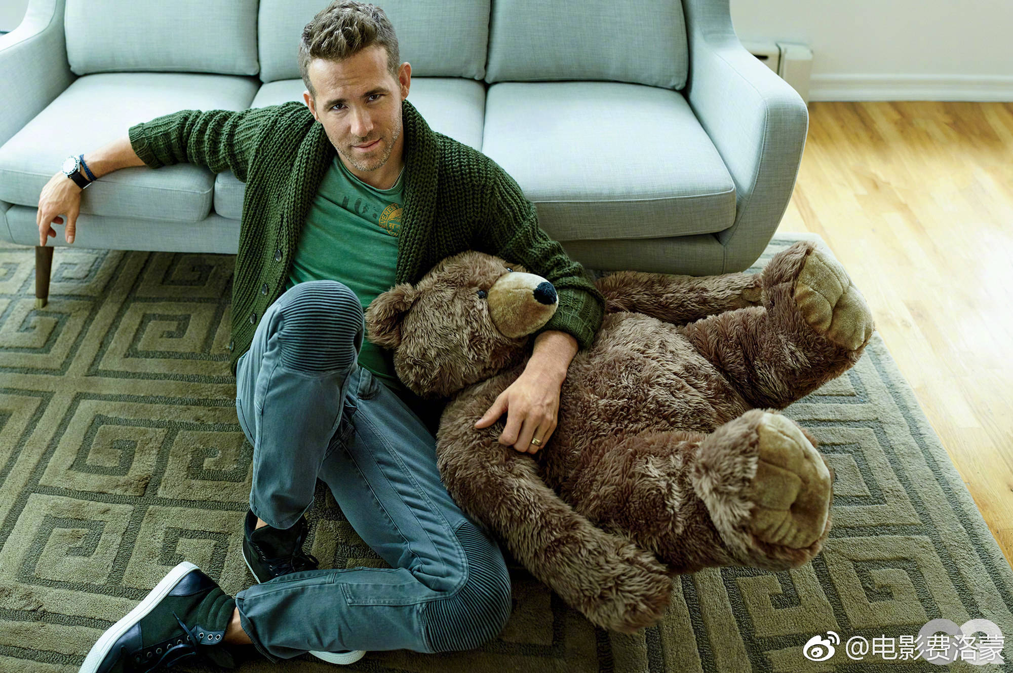 goodman突然神秘失踪,他21岁的儿子tim(justice smith扮演)决定