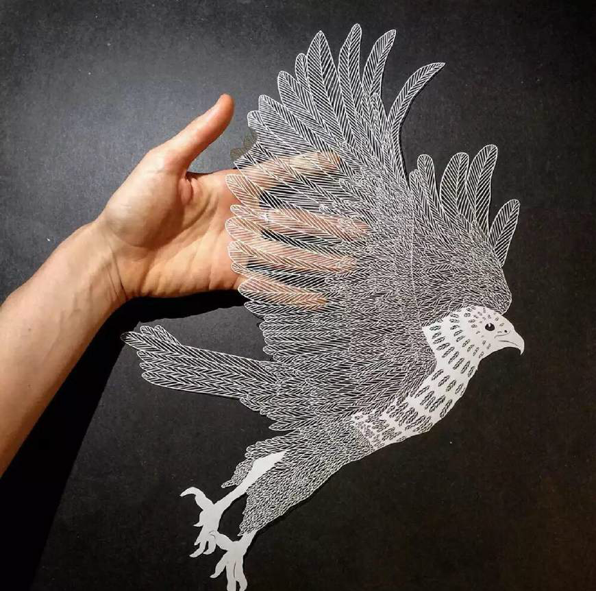 精细的镂空纸雕作品