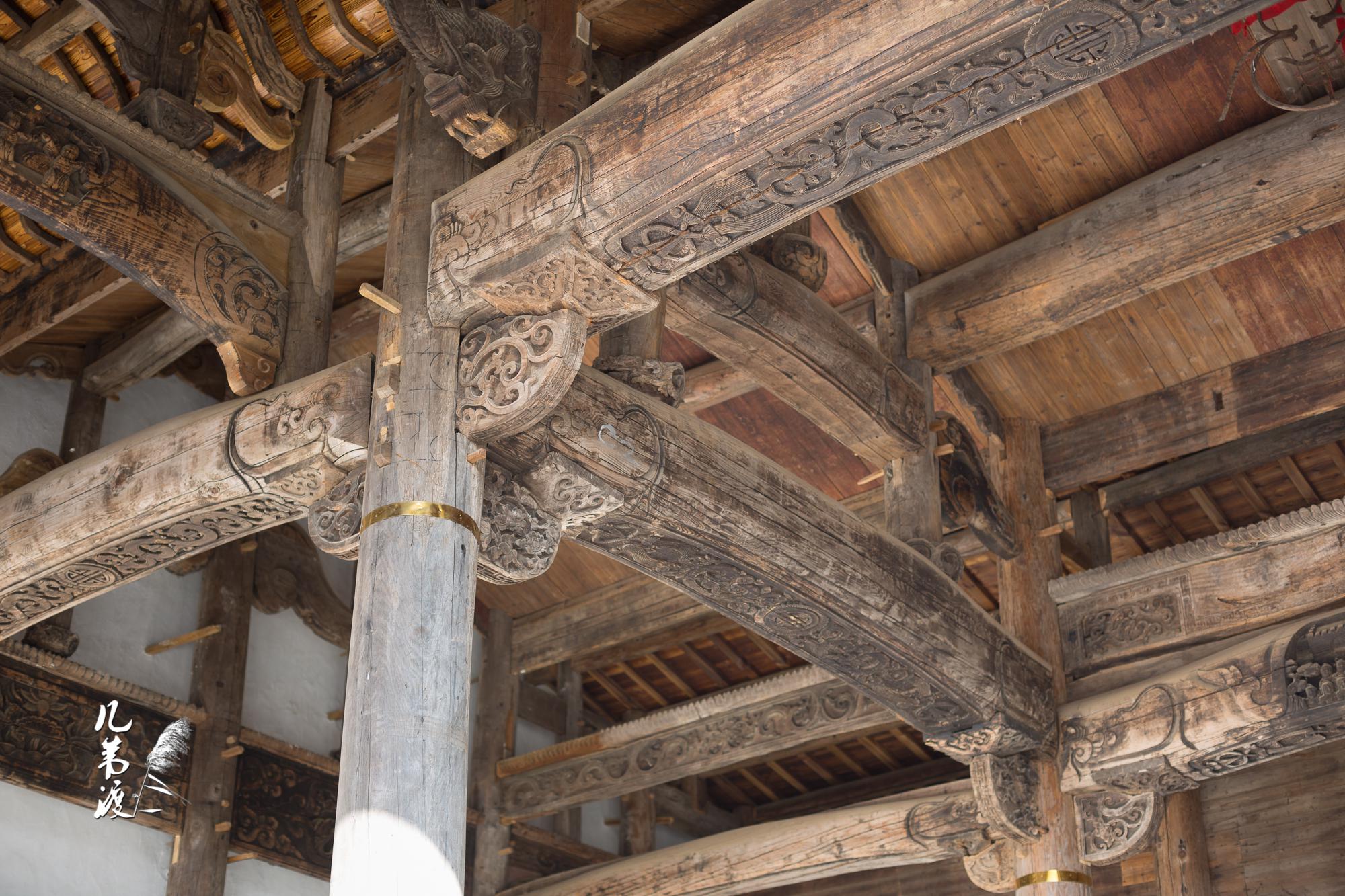 梁,枋,斗拱,雀替等处的木雕是看点.  67