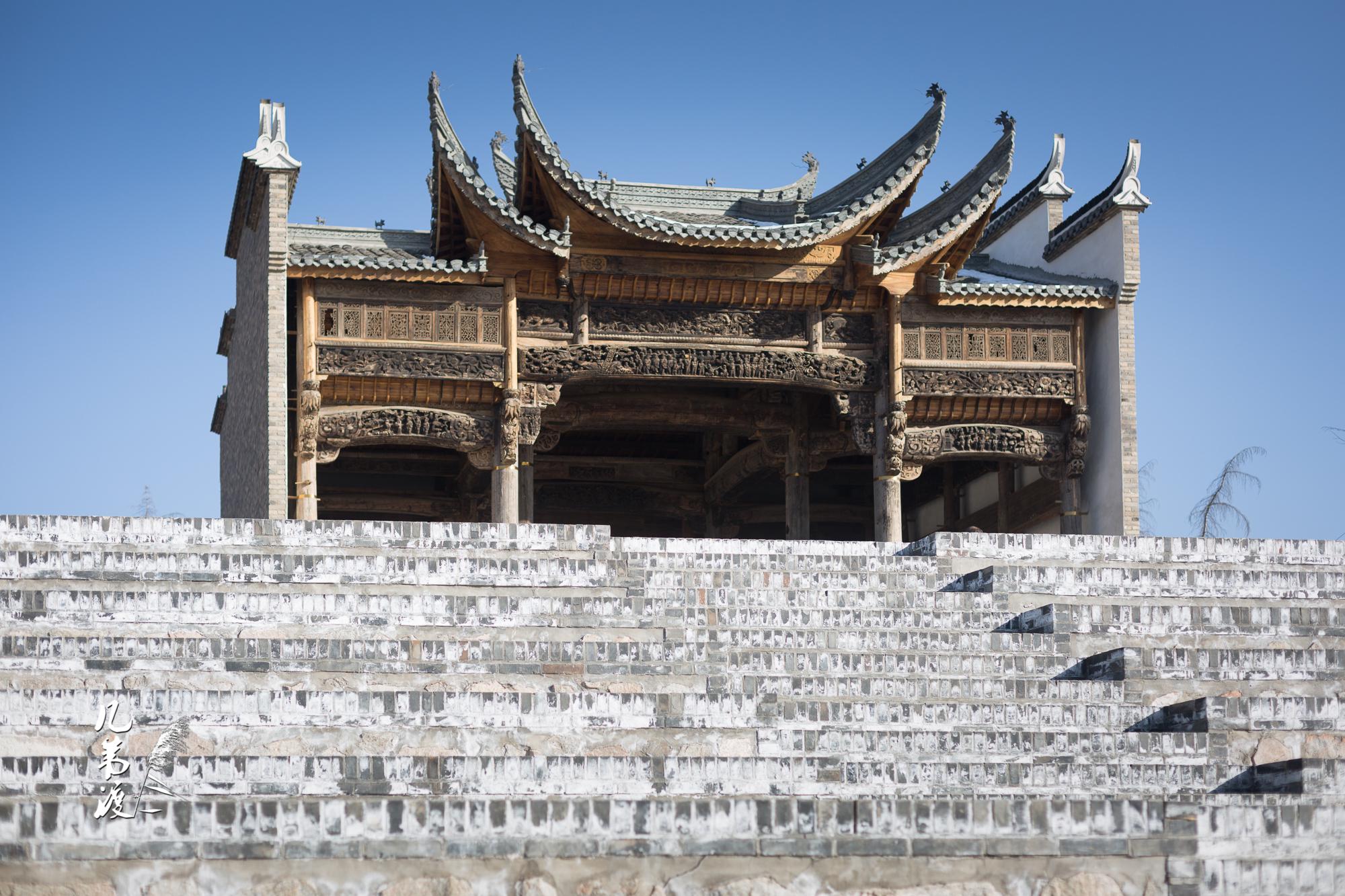 晴望川民俗村里的一座徽派祠堂建筑,从南方购置搬迁而来