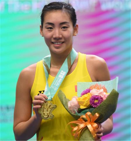 李文珊拿下羽毛球女单金牌,美女实力强颜值高