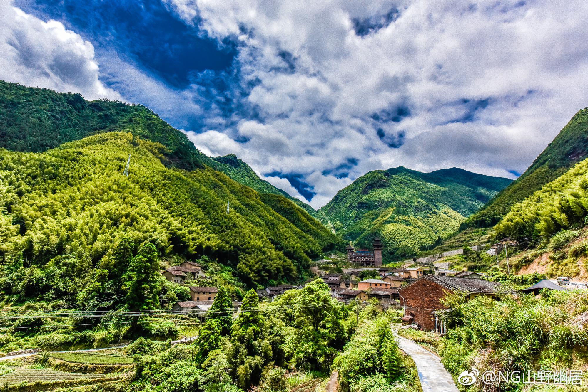今晚入住龙泉山上的猎户山庄,坐落于海拔1900之上的云端