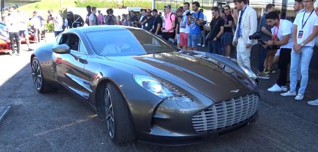 北京土豪开4700万的阿斯顿马丁参加聚会,却被旁边的车抢镜了