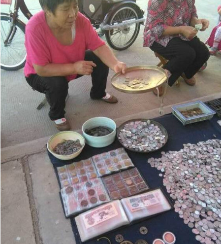 下乡收古董一整天的收获卖家多数是一些上岁数的大爷大妈