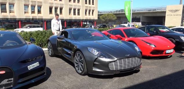 北京土豪开4700万的阿斯顿马丁参加聚会,却被旁边的车抢镜了