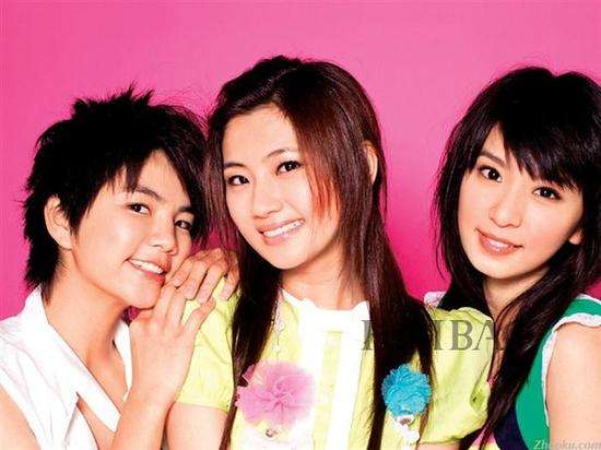 e以一首烂大街的歌曲《中国话》首登春晚的舞台,当时已经出道七年的