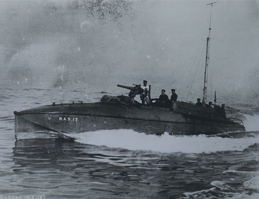 因一艇沉三舰名声大噪的德国潜艇,一战时是如何操作的?