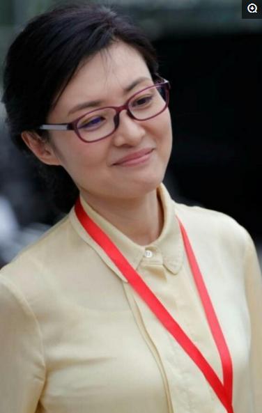 周涛青涩照,倪萍时髦照,王小丫青春靓丽照, 还有朱迅美人胚子照