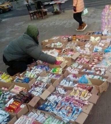 东北人卖雪糕,使用"天然冰柜",当地人:吃这个可以暖身!