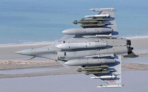 中国空军歼16公开空战挂载 三层拦射火力敌机插翅难飞