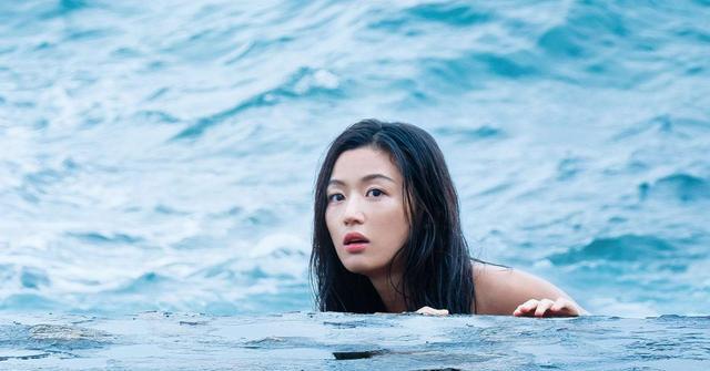 全智贤当傻白甜的美人鱼全智贤饰晕倒时你会捡回家吗