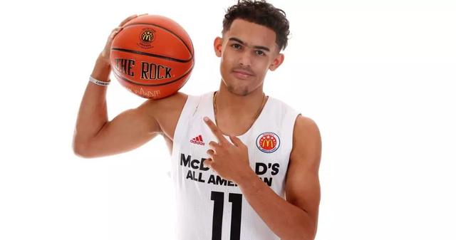 据传,高中时期,特雷杨就不高兴防守,大学态度端正些,但技巧没丝毫长进