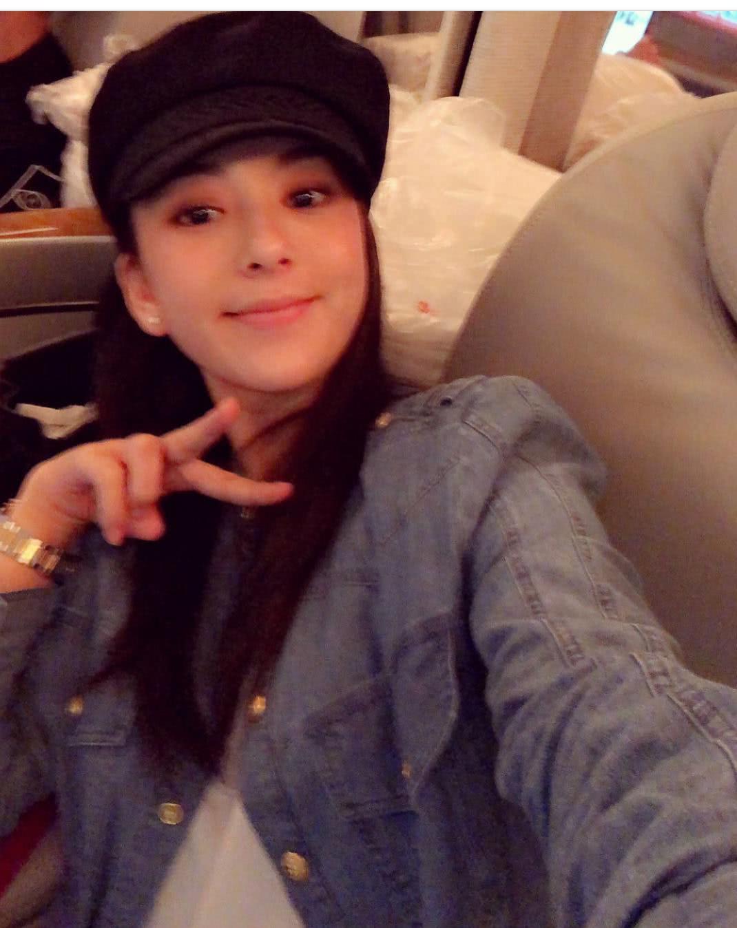 郭富城带太太旅游补度蜜月,方媛兴奋在头等舱自拍