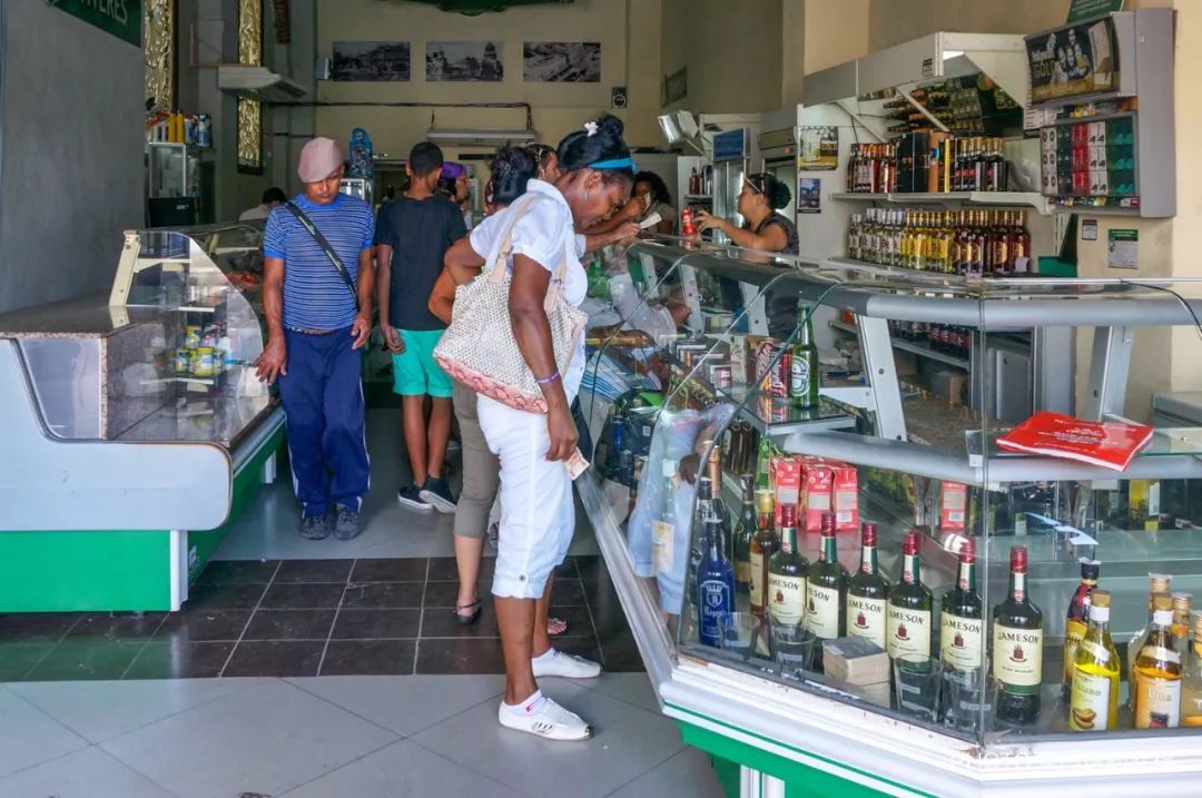 走进国营商店，看变化中的古巴|古巴|商店|物资_新浪新闻
