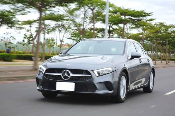 入门级豪华家用车,全新奔驰a200起售价27.6万