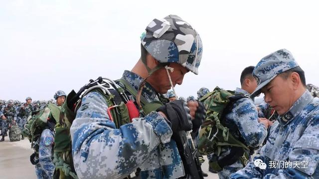 此次雷神突击队整建制翼伞全装跳伞训练,有效锤炼了"雷神"突击队在近