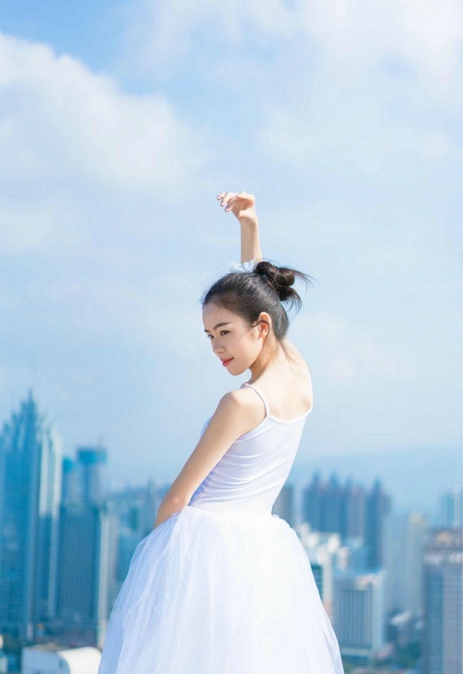 白皙清纯楼顶上15岁跳舞精灵少女清新阳光俏皮唯美写真