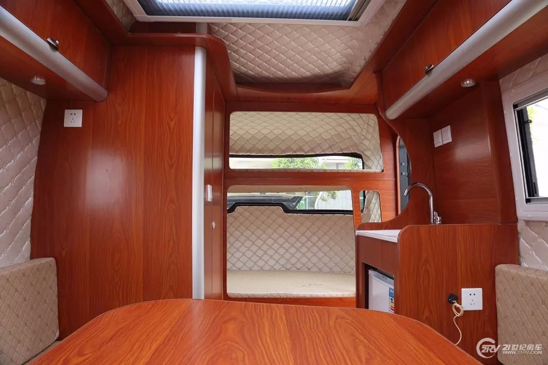 98万!软包内饰 有卫生间厨房的车霸小霸王拖挂房车