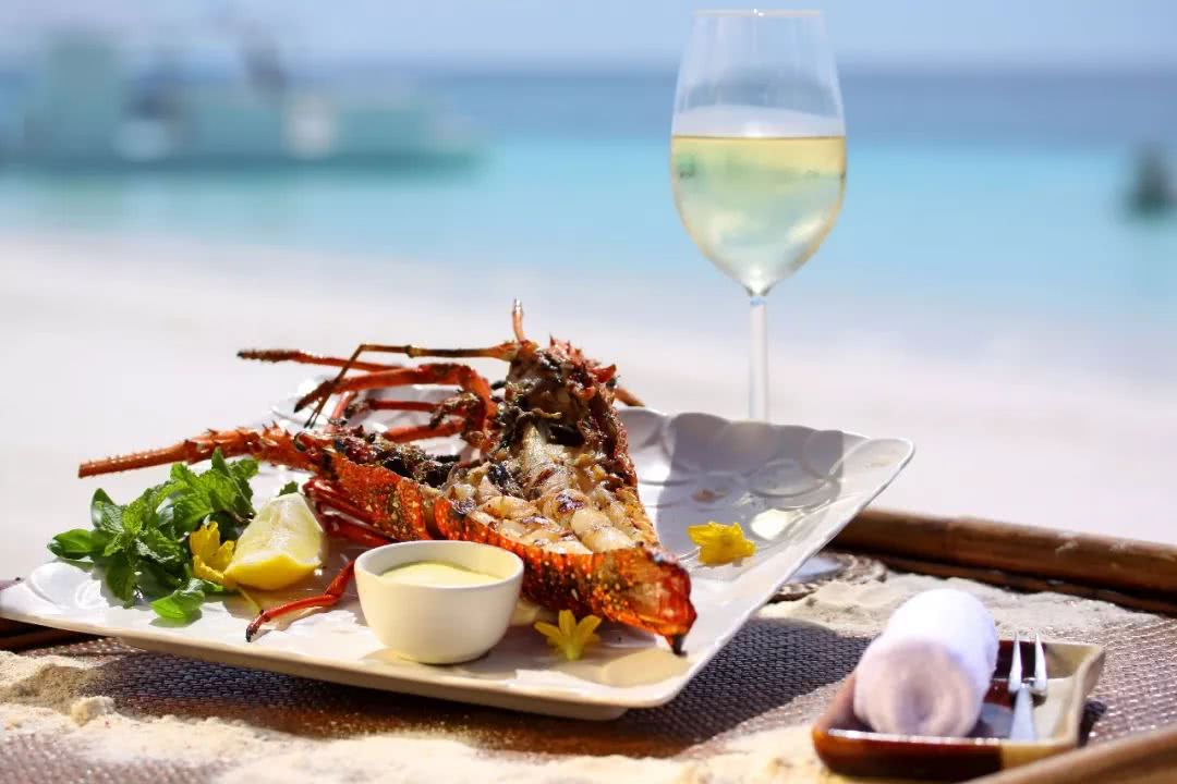用安缦的方式爱上夏天殿堂级酒店控的海滩生活是这样打开的