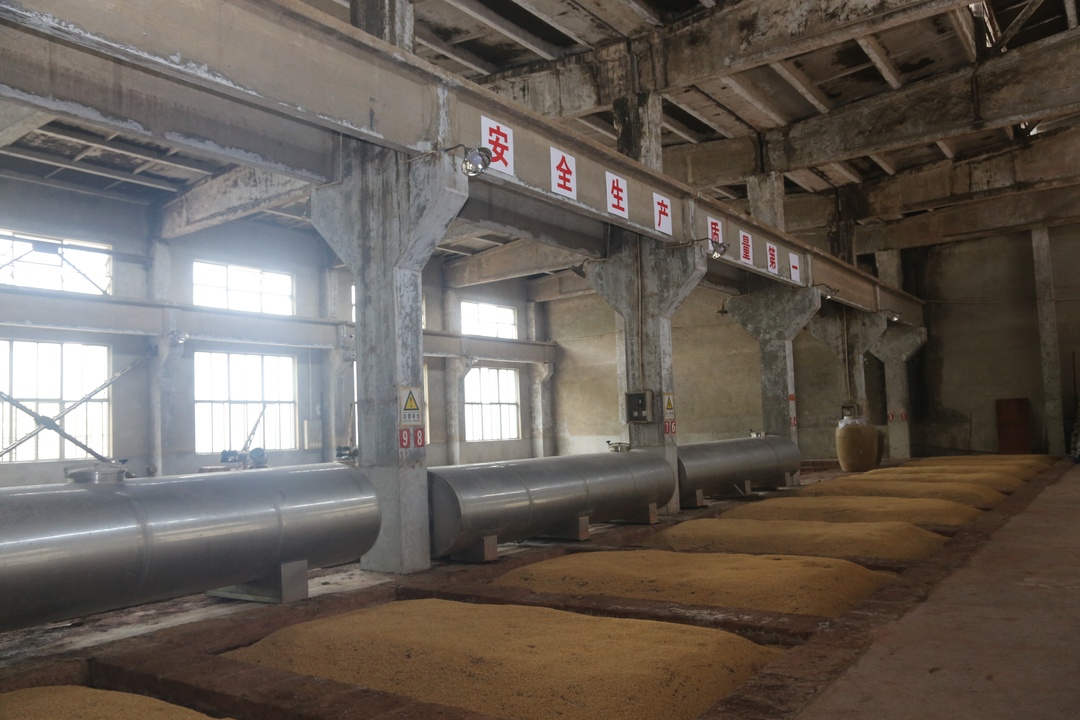 酱香白酒生产图片(酱香白酒生产过程)