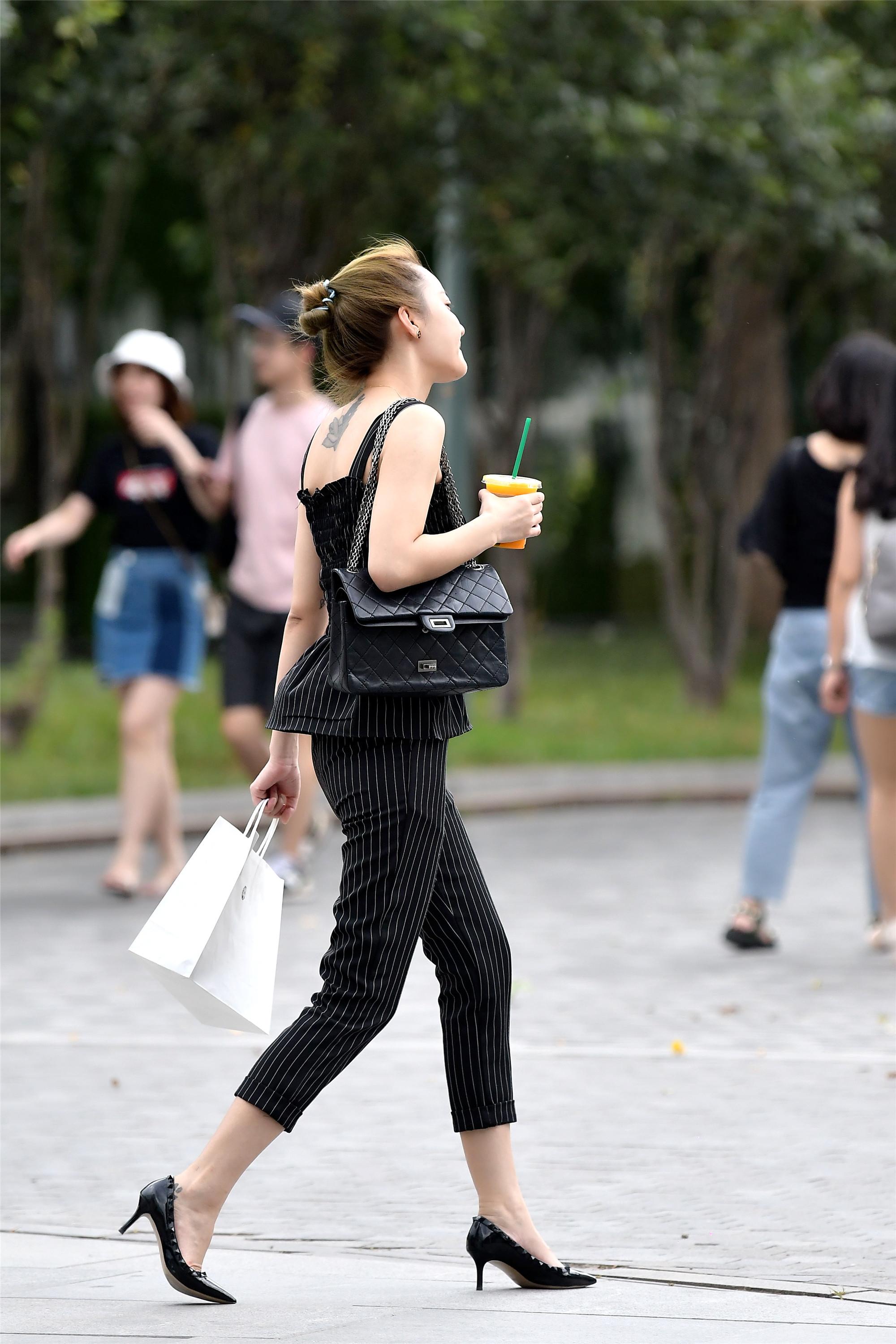 夏天你会选择怎样一款长裤出去逛街