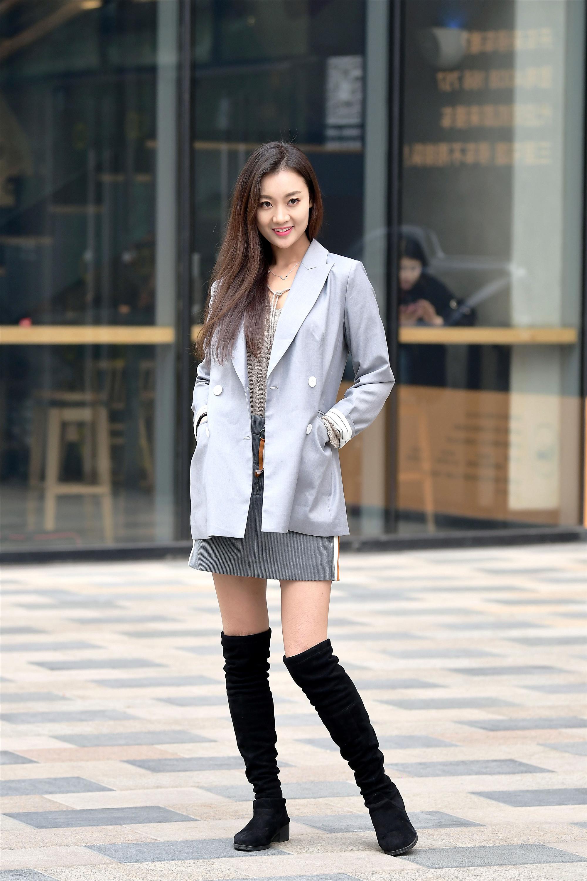 高跟过膝靴秋冬里的时尚美女最喜欢的单品