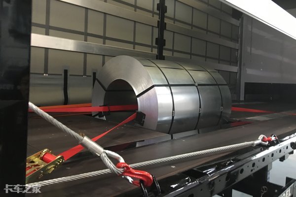 看人家外国卡友是如何拉钢卷的