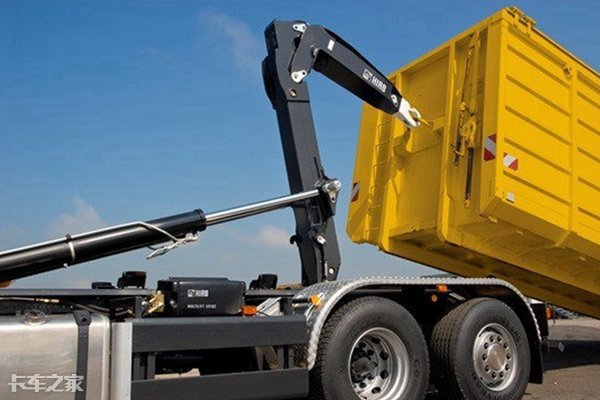 这种挂车让装卸工丢了饭碗,卡车司机自己就能搞定