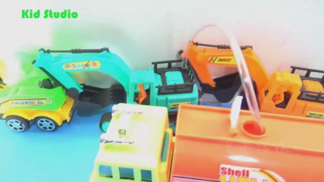 变形汽车和挖掘机玩具车试玩,婴幼儿宝宝玩具
