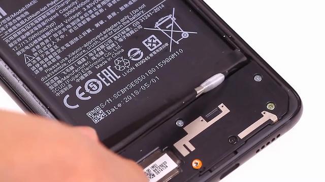 手把手教你给小米8换电池 简单易行只需几分钟