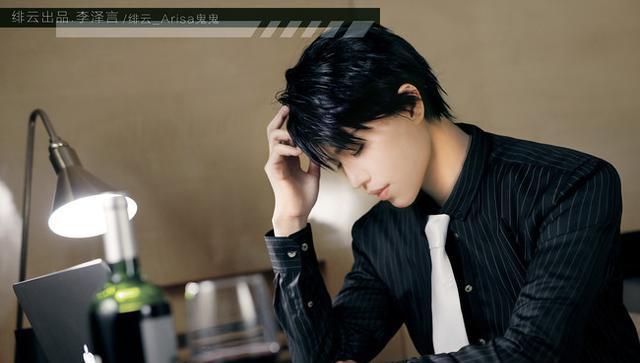 恋与制作人:李泽言同人cos,妹子帅起来没男人事系列!