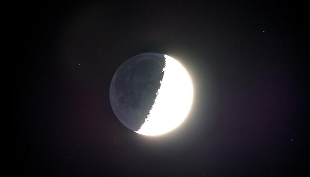 宇航员在太空中能看到星星吗?为什么在月球上看不到星星呢?