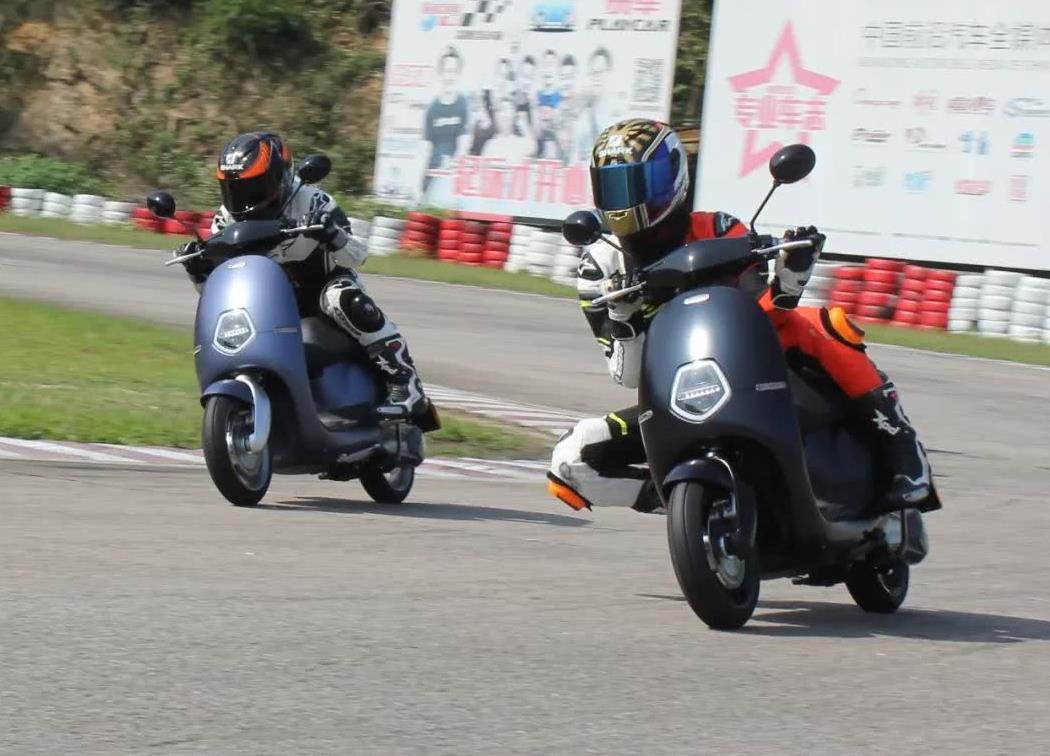 续航150公里,e客电动e1 r发布,顶配版10999元