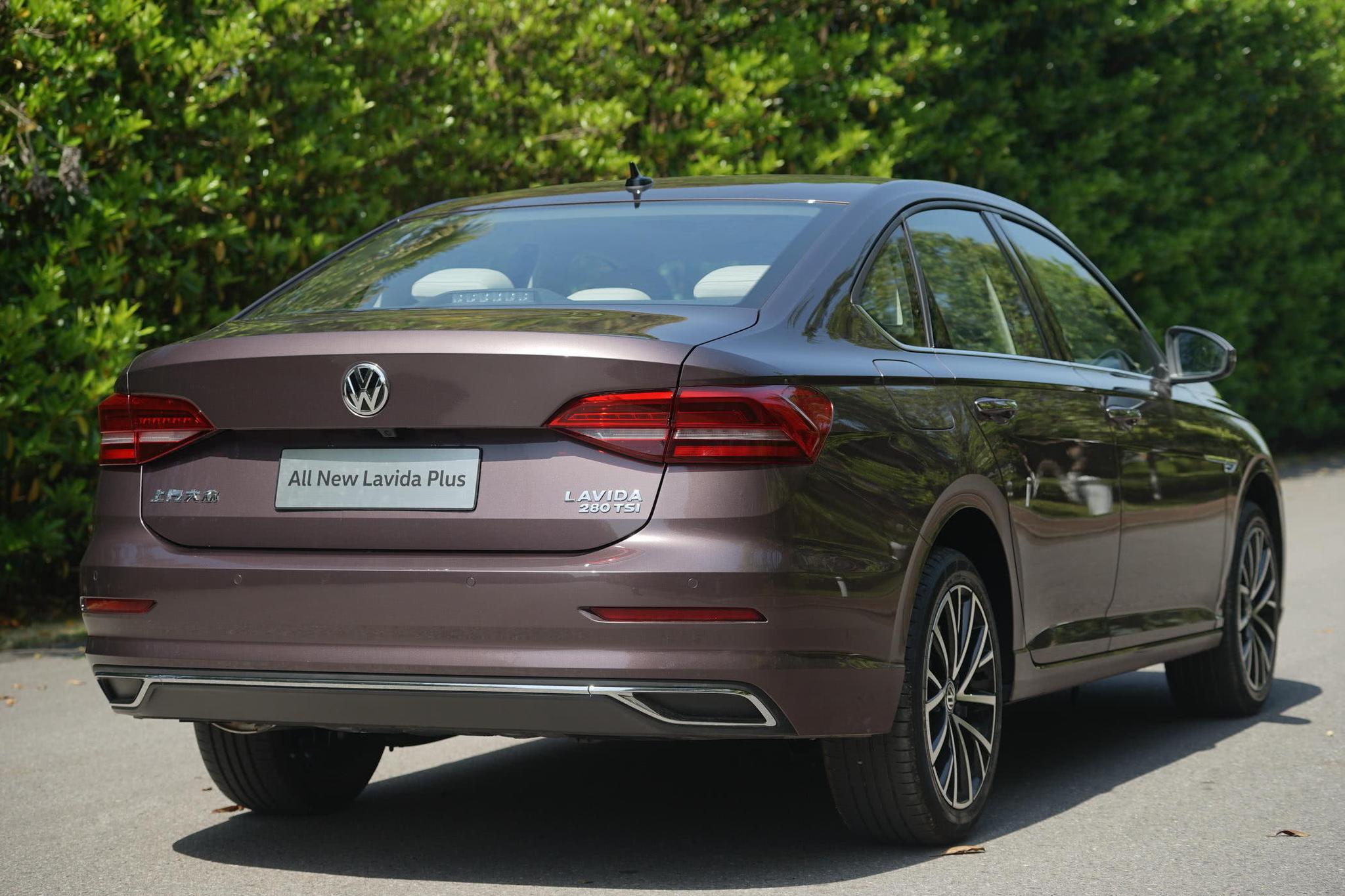 大众朗逸plus发布搭t动力双离合配电子手刹自动驻车