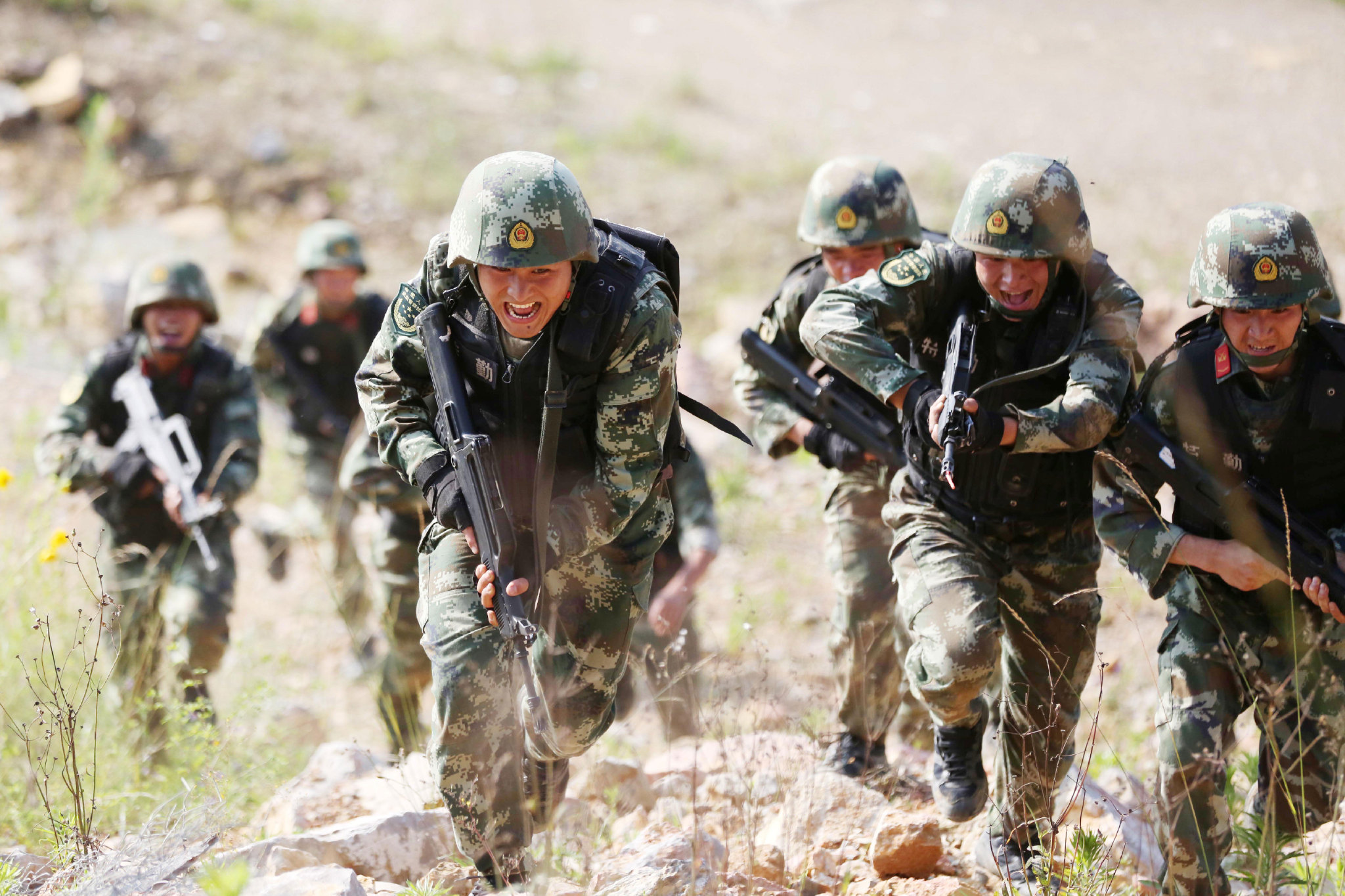 燃!武警部队刺激战场,带你体验现实版的吃鸡"感受"